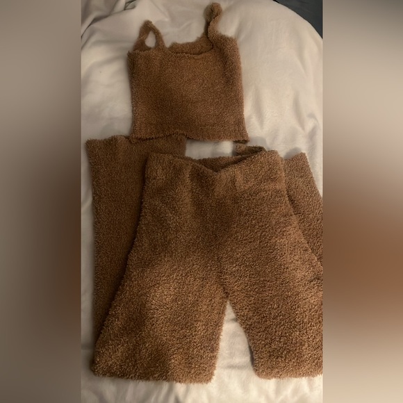 SET !!! So comfy - Picture 1 of 4